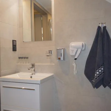 Zacisze Apartment Rozalin Exterior photo